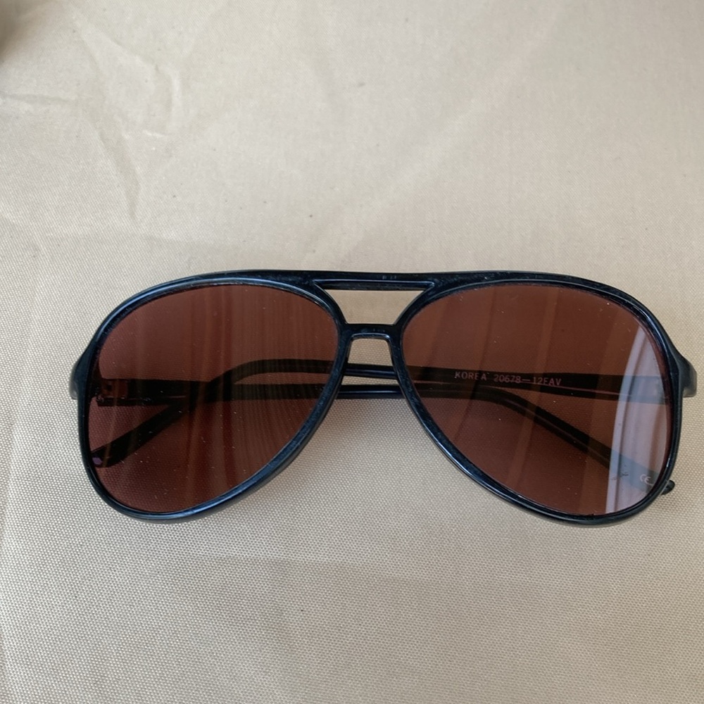 Korea made glass lens aviators. Blk with rose lens